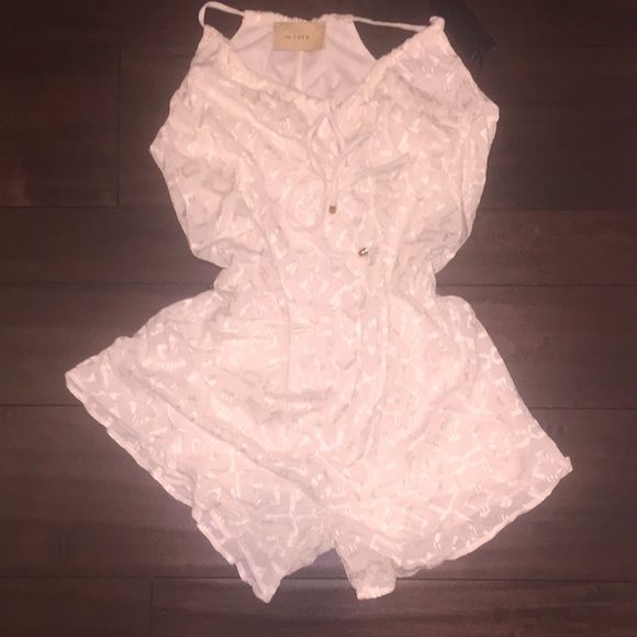 Ivory shorts Romper tank top with front tie - Picture 5 of 16